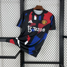 Maillot Manchester United Avant-Match 2024/2025 – vue 1